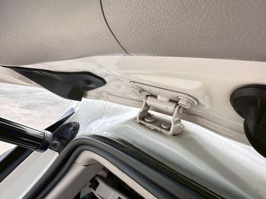 Toyota Fortuner 2.8 TRD เกียร์ออโต้ 4WD สีขาวมุก ปี 2017 จด2017 แท้ 18