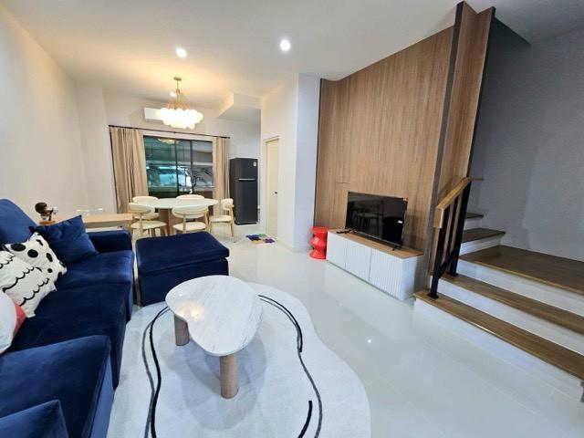 ให้เช่าทาวน์โฮม 3 ชั้น บ้านกลางเมือง พระราม 9 กรุงเทพกรีฑา บ้านพร้อมอยู่บ้านใหม่ตกแต่งครบ ใกล้ โรงเรียนBrighton College Wellington College 2