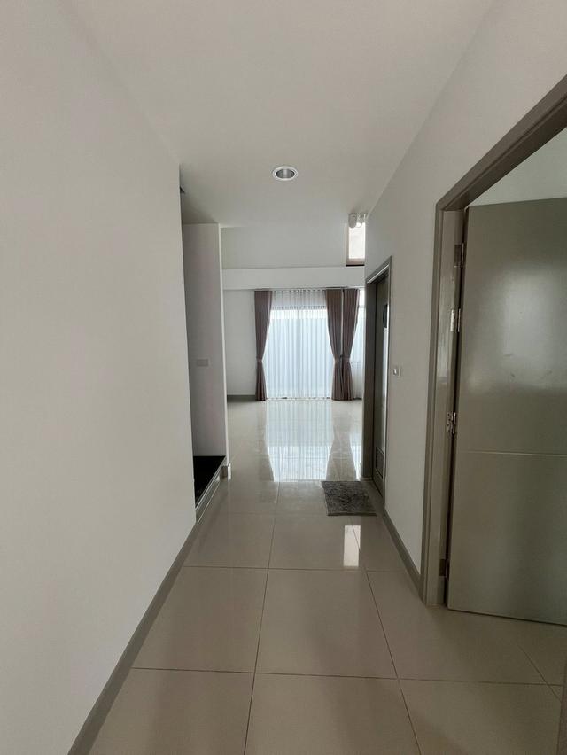 ให้เช่า! ทาวน์โฮม 3.5 ชั้น หลังมุม Premium Place พหลโยธิน-รามอินทรา (220 ตร.ม.) โซลาร์เซลล์, ใกล้ BTS สายหยุด (จดบริษัทได้)