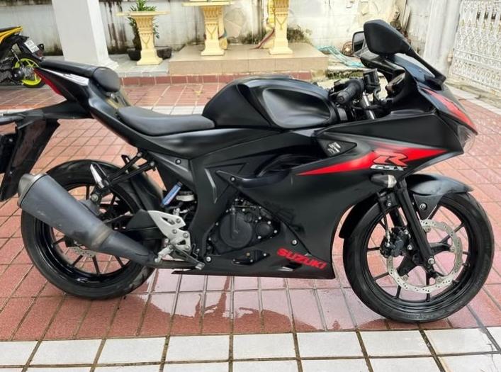 Suzuki GSX-150R 2017 6