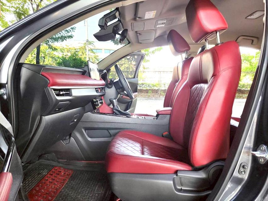 ขายรถ Toyota Yaris Ativ 1.2 Premium Luxury ปี 2024 สีเทา เกียร์ออโต้ 11