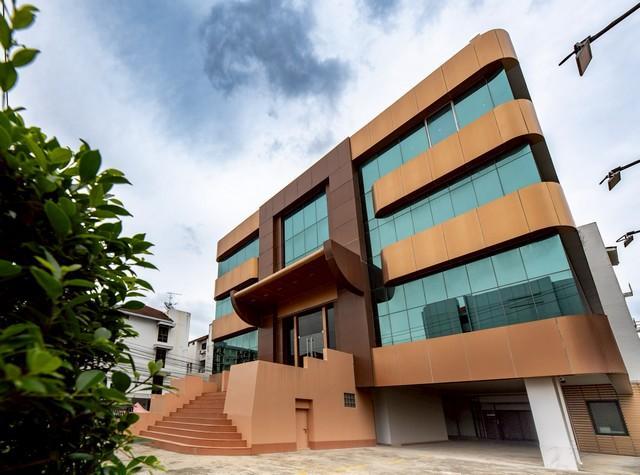 ให้เช่าอาคาร 5 ชั้น 1500 ตรม. ทาวน์อินทาวน์ ติดเลียบด่วน ถ.ประดิษฐ์มนูธรรม ใกล้ทางด่วนรามอินทรา 1