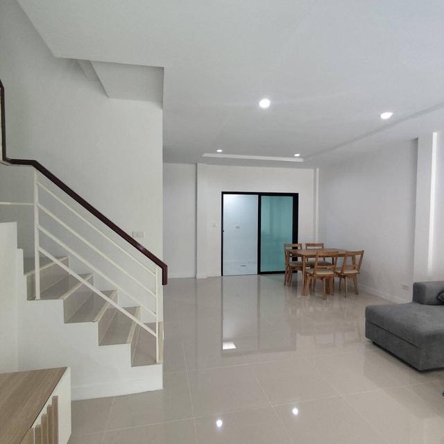 ขายบ้านทาวน์เฮ้าส์ 2ชั้น หมู่บ้านราชพฤกษ์ ลาดกระบัง-สุวรรณภูมิ ฉลองกรุง61  ถนนฉลองกรุง แขวงลำปลาทิว เขตลาดกระบัง กรุงเทพ 8