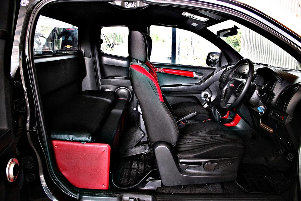 Isuzu D-Max X-Series 2.5 Z VGS Turbo Spacecab MT สีดำ รูปที่ 10