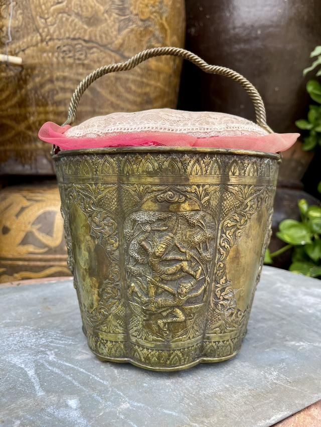 ถังเงินใส่กาน้ำชา ถังเงินโบราณ มีหูหิ้ว ลายกนกไทย รามเกียรติ์กับยักษ์ ถังใส่กาน้ำชาเนื้อเงิน