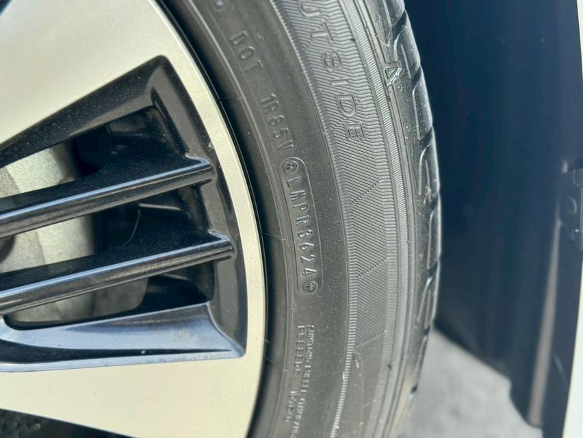 TOYOTA ALPHARD 2.5 SC PACKAGE ปี 2022สีขาว   6