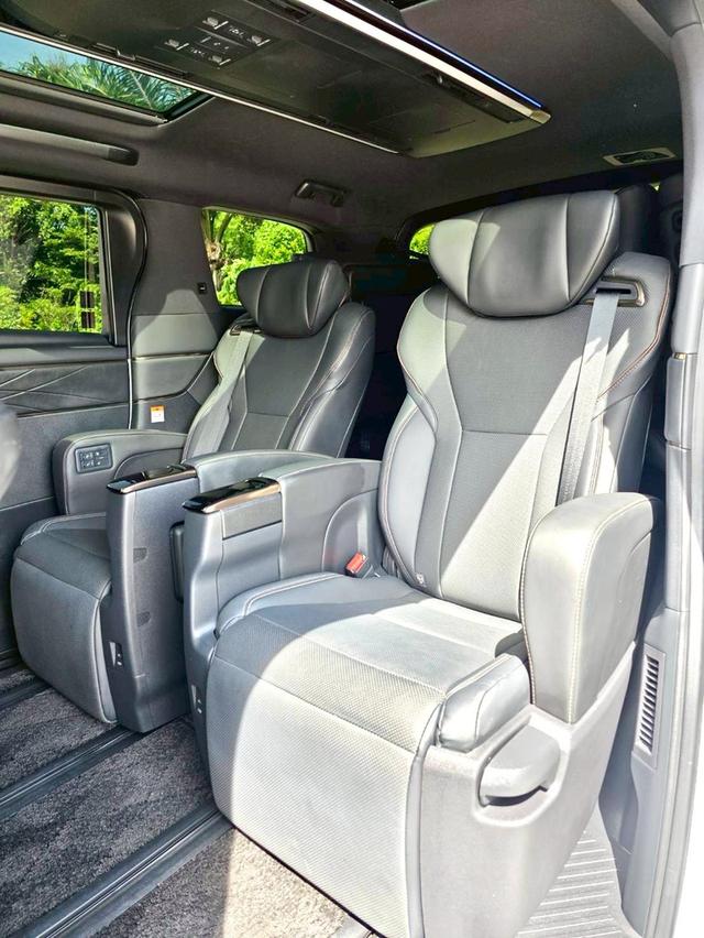 Toyota Alphard 2.5 Z TOP สีขาว ปี 2025 ไมล์ 30,000 กม. 14