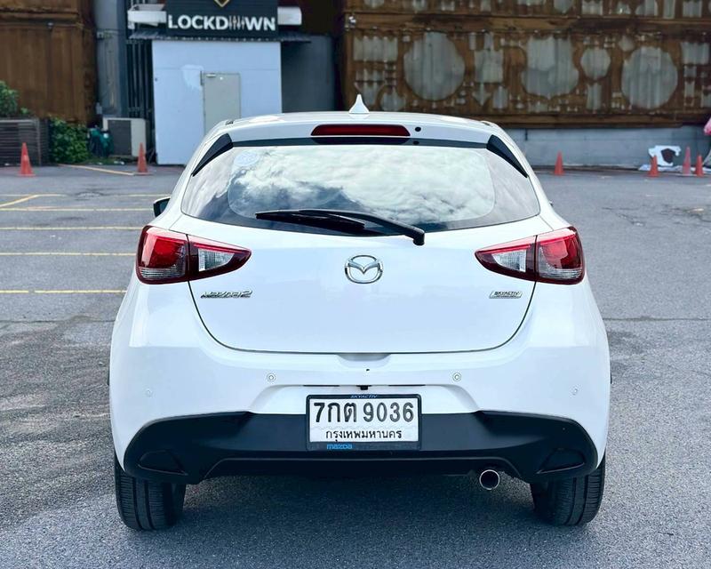Mazda2 Skyactive 1.3 Sport High connect hatchback เกียร์ Auto สีขาวมุก ปี2018 5
