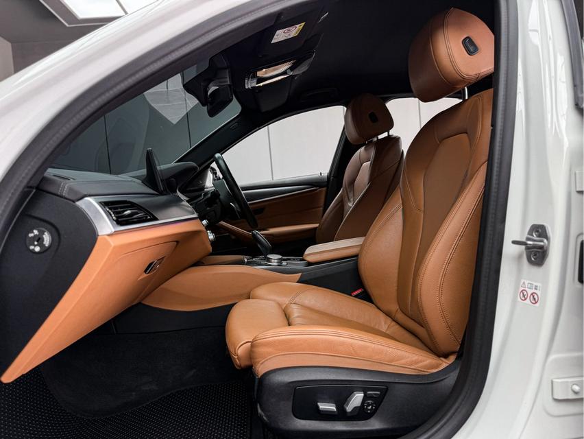 รหัสรถ WRT4224 2022 BMW SERIES 5 520d M SPORT โฉม G30ทปี17-24 (รุ่นครบรอบ50ปี) 14