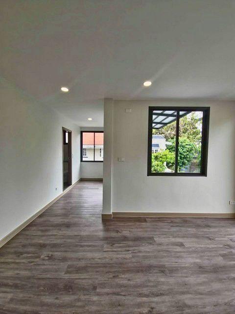  ขายบ้านเดี่ยว ใจกลางสุขุมวิท รีโนเวทใหม่ ซอยสุขุมวิท เดินทางสะดวก เหมาะซื้อปล่อยเช่าและอยู่อาศัย 9