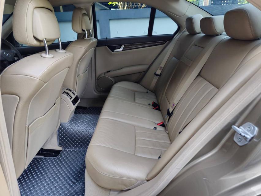 Benz C200 1.8 CGI BlueEFFICIENCY 2010 12