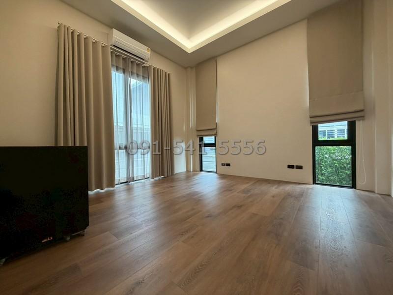 ขายบ้านสวย 2 หลัง อารียา ลิฟวิ่ง สกลนคร ที่ดินรวม 117.5 ตรว เหมาะสำหรับครอบครัวใหญ่ อยู่สบาย บรรยากาศร่มรื่น มีสวนรอบบ้า 4