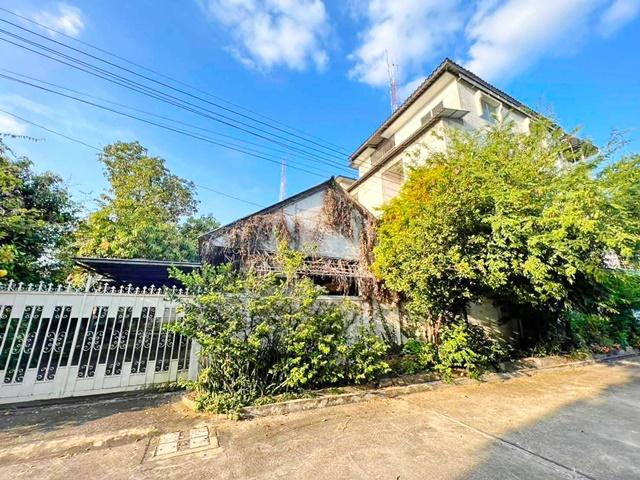 สนามบินลำปาง 1.15กม. ที่ดินใหญ่มาก 126ตรว. อาคารพาณิชย์ 4 ชั้น 2คูหา ที่ดินหลังบ้าน 8นอน 506ตรม. บิ๊กซี ลำปาง 2.3 กม. แม 6