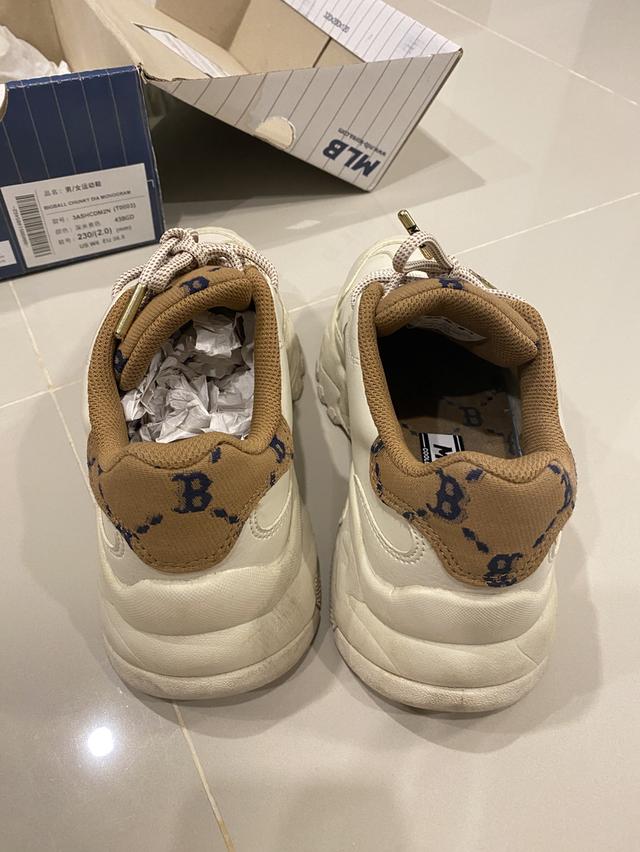 ขายรองเท้ามือสองสวยๆ 7