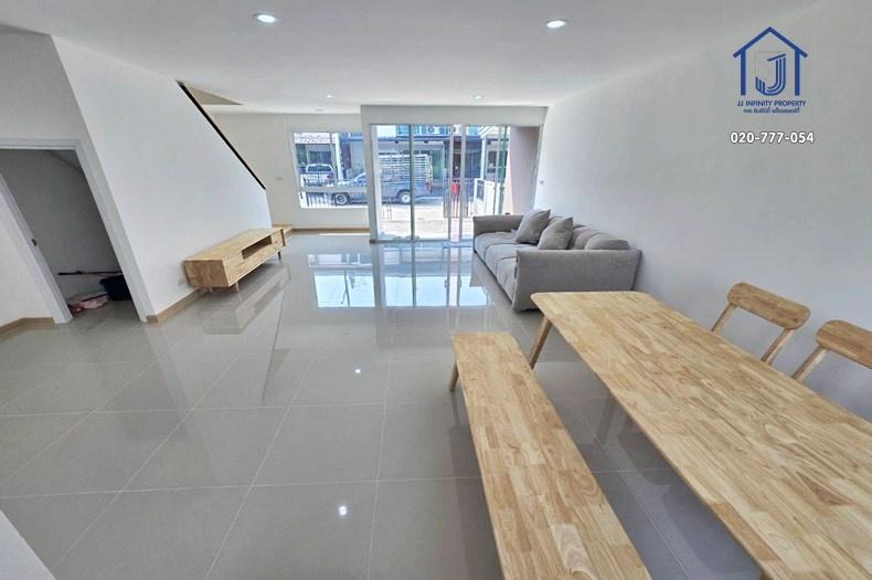 ขายทาวน์เฮ้าส์ 2 ชั้น หมู่บ้านดีคิวบ์ นวนคร ทางคู่ขนานถนนพหลโยธิน ใกล้นิคมอุตสาหกรรมนวนคร 4