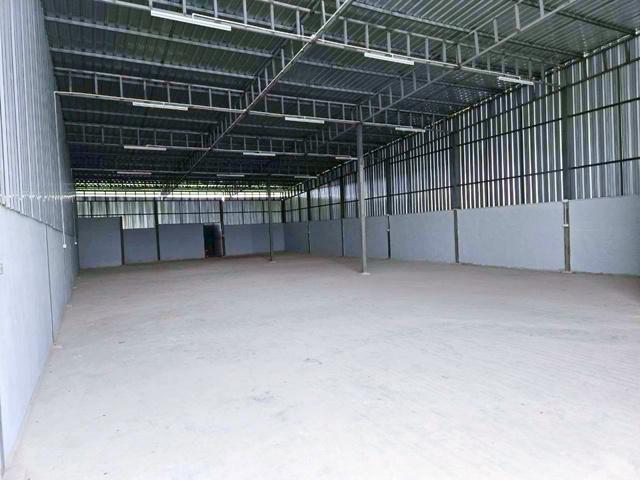 พร้อมออฟฟิศ เดินทางสะดวก เลียบคลองบางน้ำจืด 1.3 กม. 400 ตร.ม ให้เช่าโกดัง โรงงาน สถานีรถไฟบางน้ำจืด 350 ม.ถ.เอกชัย-พระรา 8