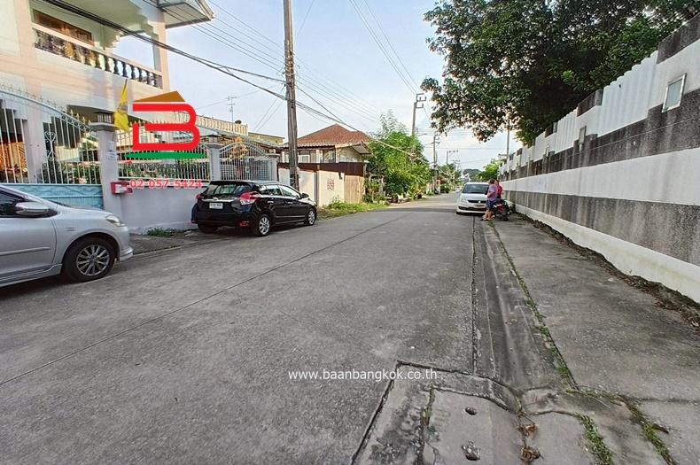 ที่ดินพร้อมบ้าน ซอยวิภาวดี 60 เนื้อที่ 54 ตรว. ถนนวิภาวดีรังสิต แขวงตลาดบางเขน เขตบางเขน กรุงเทพฯ 12