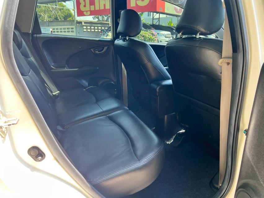 Honda Jazz 1.5V 2010 มือสอง รูปย่อยที่ 2