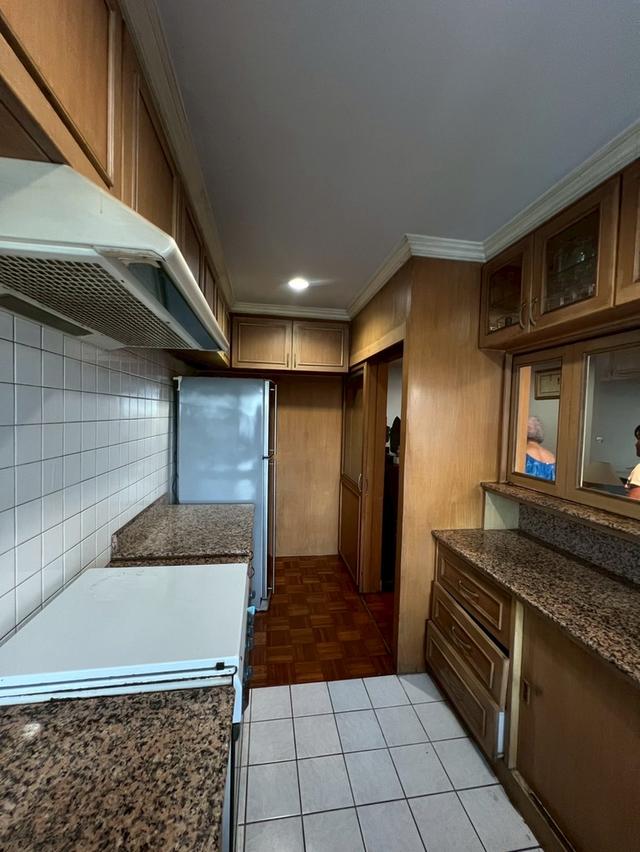 The Executive Regent, Nang Linchee Road 7