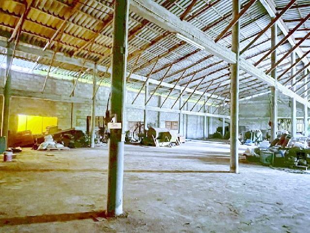 สถานีรถไฟราชบุรี 5.2 กม. แม็คโคร ราชบุรี 1.0 กม.โกดัง 900 ตร.ม.225 ตร.วา.1 นอน 1 น้ำ เหมาะสำหรับคลังสินค้า ศาลเจ้าพ่อหลั