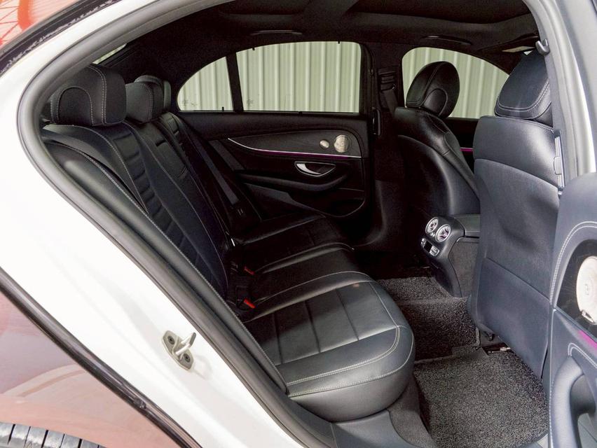 Mercedes-Benz E300e Plug-in Hybrid AMG 2021 จด 2023 12