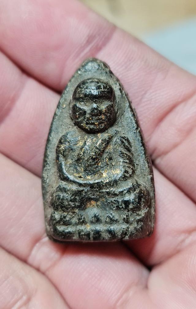 หลวงปู่ทวดวันช้างไห้ พิมพ์กรรมการเนื้อว่าน