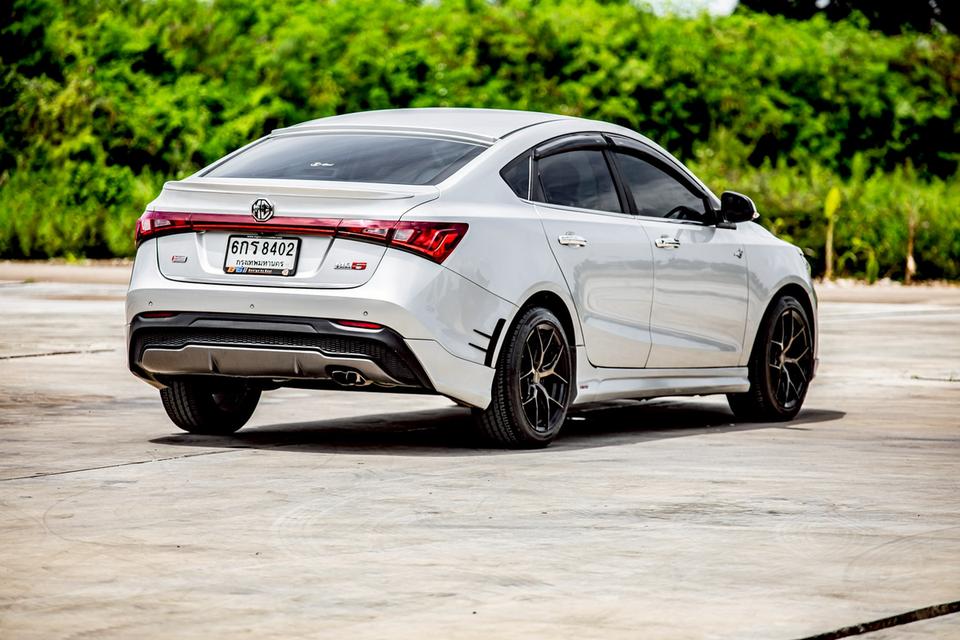 MG 5 1.5 Sunloof TURBO ปี 2017 สีเทา เกียร์ Auto  5