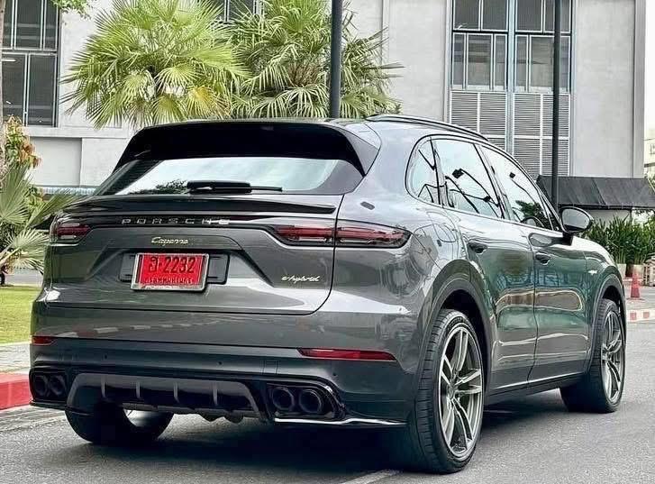 Porsche Cayenne SUV Plug in Hybrid