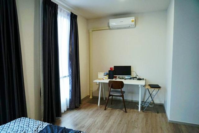 เลียบคลองหลวงแพ่ง MRT ศรีแบริ่ง 2.4 กม.ให้เช่าทาวน์เฮ้าส์ 3 ชั้น 20 ตร.ว. 240 ตร.ม. เฟอร์นิเจอร์ลอยครบ 3 นอน 4 น้ำ 6