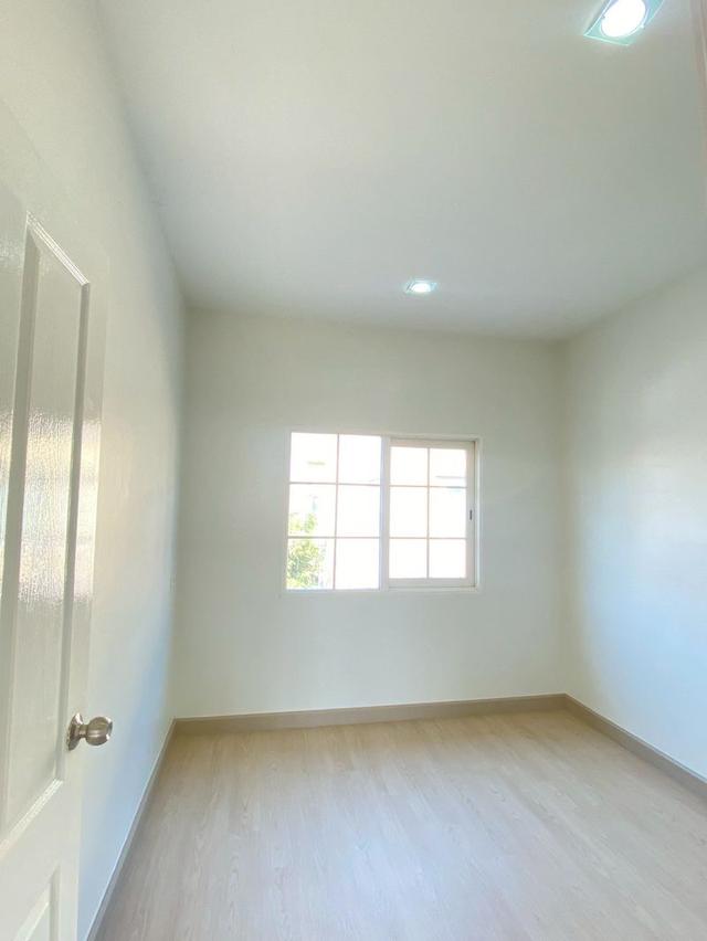 ขายทาวน์เฮาส์ 2 ชั้น เนื้อที่ 27.1 ตร.วา หลังมุม หมู่บ้านเดอะโกลเด้น ทาวน์ อ่อนนุช-พัฒนาการ ซ.7/4 ซอยอ่อนนุช 65 แขวงประเวศ เขตประเวศ กร 11