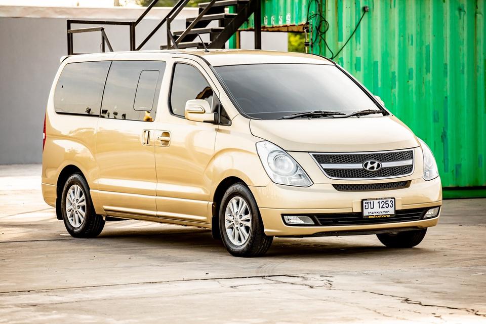 Hyundai H1 Deluxe 2.5 ดีเซล เกียร์ออโต้ ปี 2011 เบาะ VIP