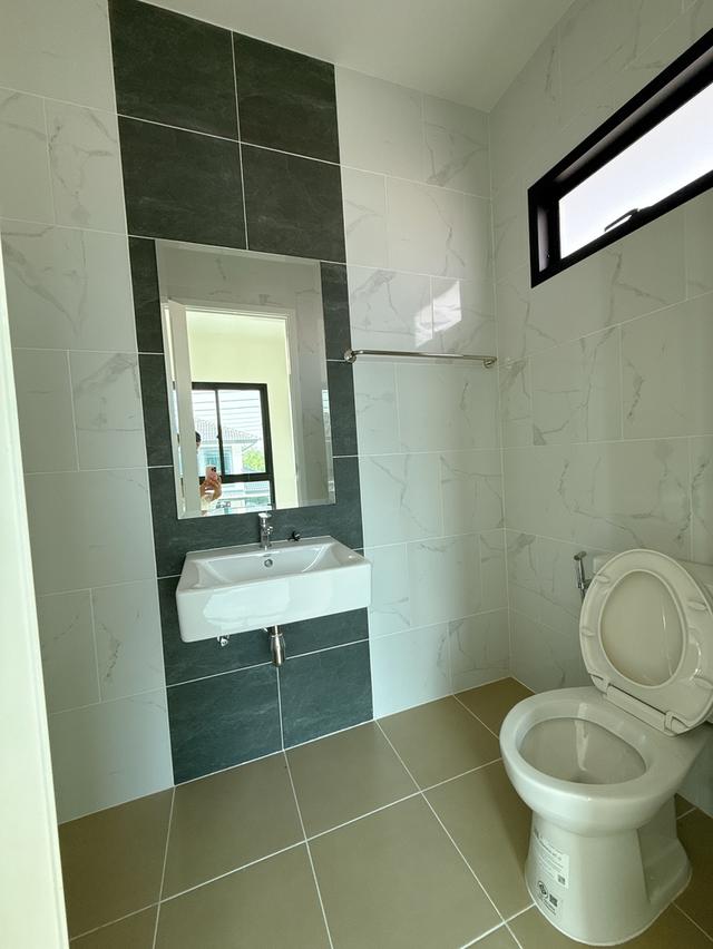 บ้านแฝด 2ชั้น 45ตร.วา 4ห้องนอน 3ห้องน้ำ 1ห้องเอนกประสงค์ 1ห้องครัว 1หัองซักล้าง พร้อมโรงรถ2คัน 16