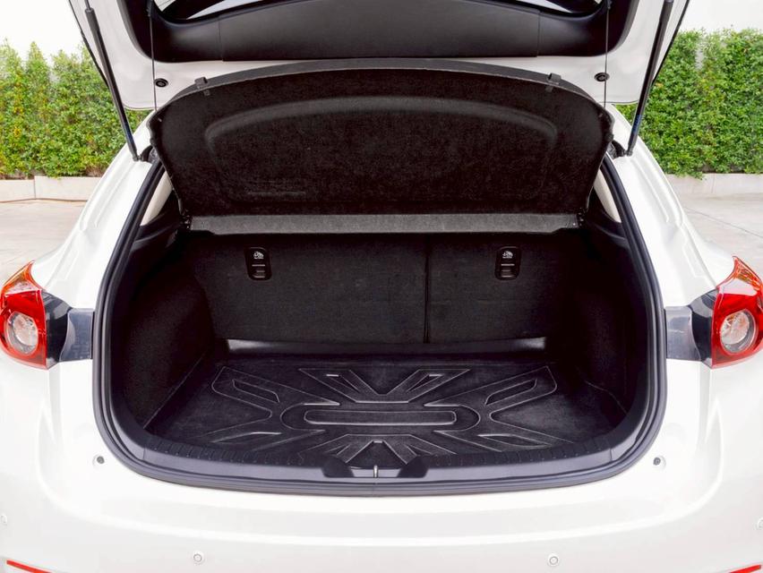 Mazda 3 2.0S ปี 2017 ♨️ #ประกันเครื่องเกียร์หลังการขาย3ปี / 30,000km. ♨️ 11