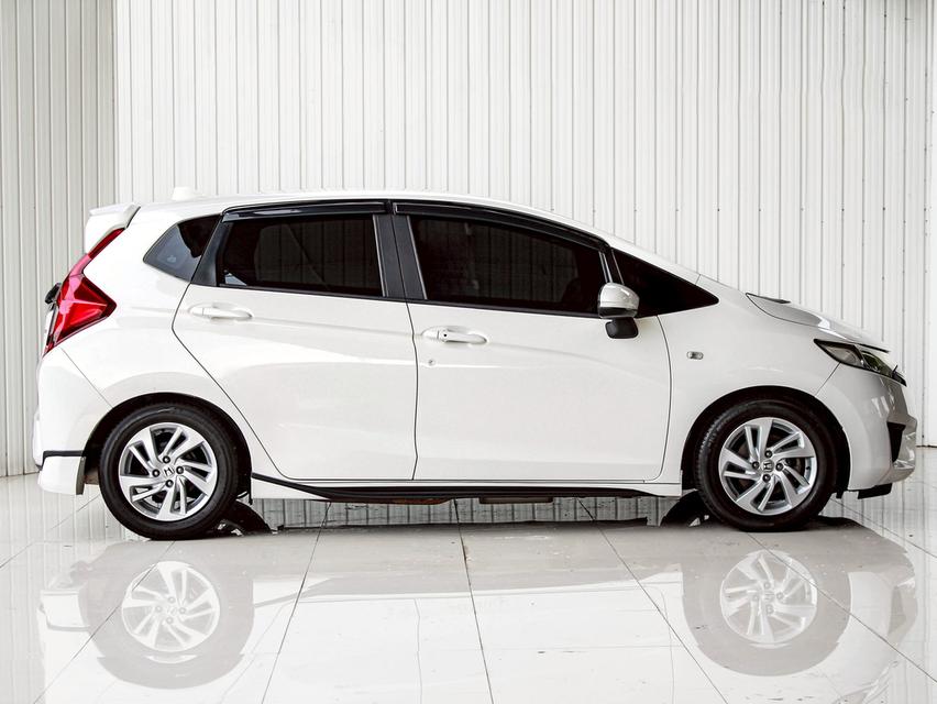 Honda Jazz 1.5 i-VTEC V+ ปี2015 โฉม ปี14-ปัจจุบัน เกียร์ออโต้ 8