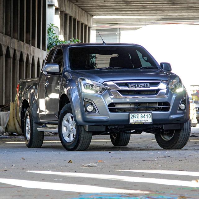 ISUZU DMAX 1.9 Ddi Z ปี 2017 เกียร์ ธรรมดา สีเทา เครื่องดีเซล ไมล์เพียง 208,862 km. 