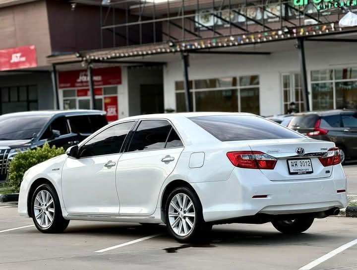 Toyota Camry สีขาวสภาพดี 2