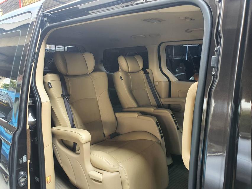 Hyundai H-1 2.5 Deluxe ปี 2019 สีน้ำตาลดำ รถมือ1 เช็คศูนย์ 7