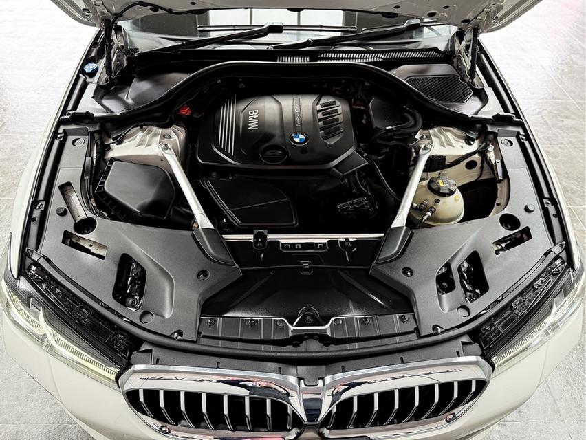 รหัสรถ WRT4224 2022 BMW SERIES 5 520d M SPORT โฉม G30ทปี17-24 (รุ่นครบรอบ50ปี) 18