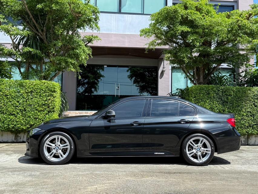 2018 BMW 320D M PERFORMANCE รถมือเดียวออกป้ายแดง รถวิ่งน้อย เข้าศูนย์ตามระยะ รถไม่เคยมีอุบัติเหตุครับ 9