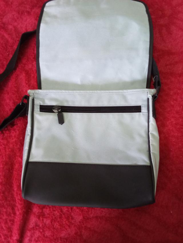 กระเป๋าสะพายข้างแบรนด์มือสอง รูปที่ 7