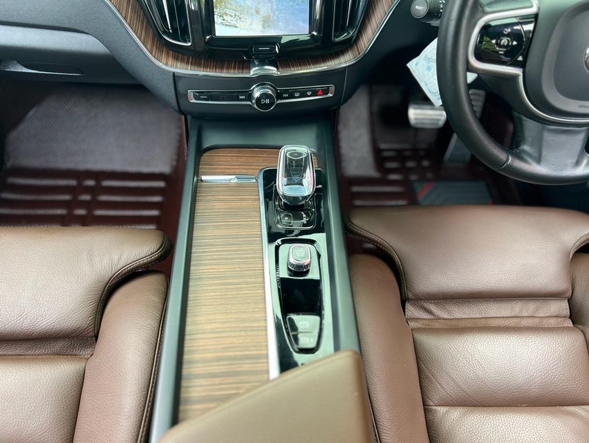 VOLVO XC60, 2.0 RECHARGE T8 R-DESIGN AWD ปี 2021 โฉม ปี14-ปัจจุบัน สีขาว รูปที่ 13