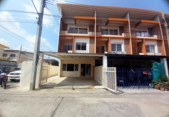 ขายทาวน์เฮ้าส์ หมู่บ้านรัชธานี 10 ซอยคู้บอน 27 ถนนรามอินทรา บางเขน กรุงเทพมหานคร 2