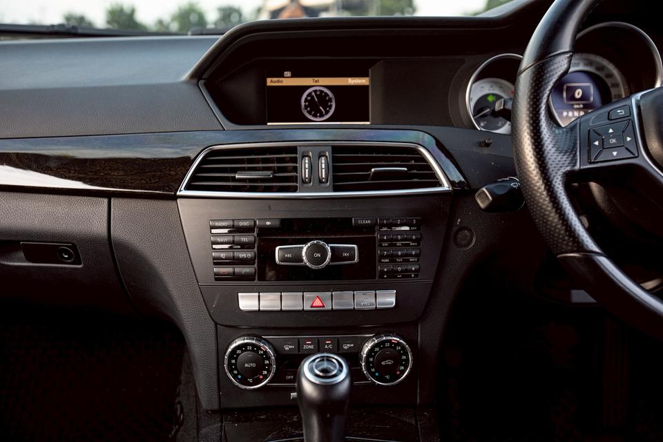 Benz C200 CGI Saloon สีดำ ปี 2011 มือเดียวป้ายแดง 17