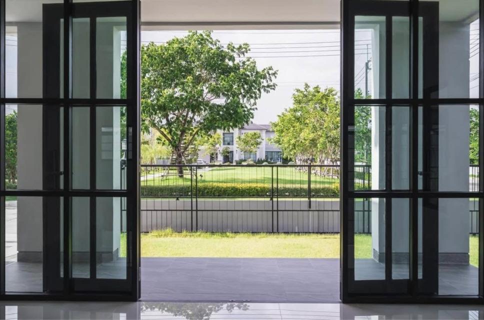 🏡 ขายบ้านใหม่สุดหรู ลัดดารมย์ พุทธมณฑลสาย 3 (Q House) ขนาดที่ดิน: 107.7 ตร.ว. • พื้นที่ใช้สอย: 354 ตร.ม. • 4 ห้องนอน | 5 ห้องน้ำ 11
