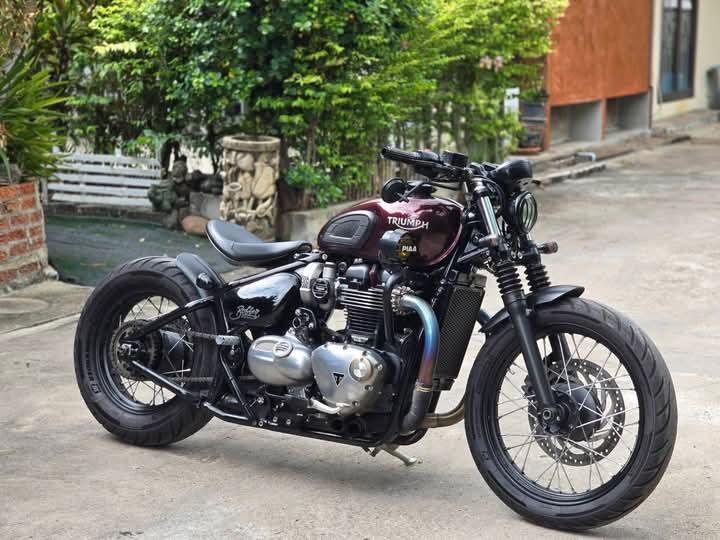 Triumph Bonneville Bobber 2017 4