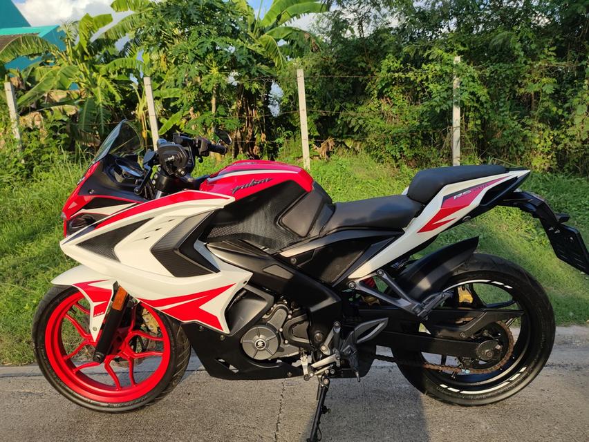  Bajaj pulsar RS200  ABS  4