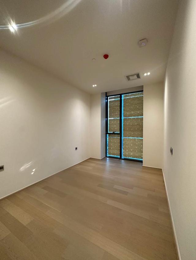 ”The Strand Thong Lor” is an ultra luxury condominium which located at the front of Soi Thong Lor just  1 minute walk to BTS Thong Lor Station . 9