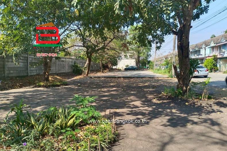 ทาวน์เฮ้าส์ เบญจพฤกษ์ (ใกล้มหาลัยเทคโนโลยีราชมงคลธัญบุรี) เนื้อที่ 18.3 ตรว. ตำบลคลองห้า อำเภอคลองหลวง จังหวัดปทุมธานี 14