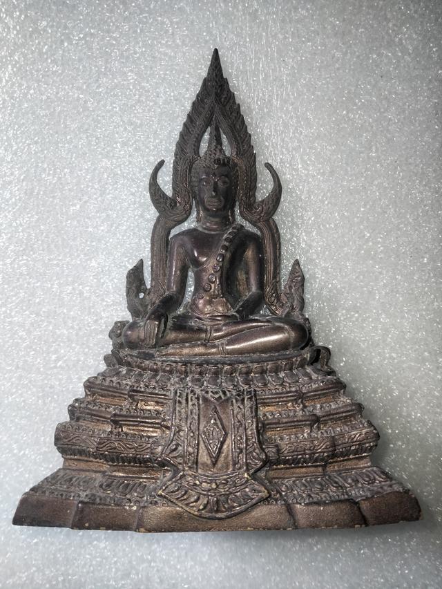 พระพุทธชินราช รุ่นพระมาลาเบี่ยง ปี พ.ศ. 2520 ฐาน 3.5 นิ้ว หน้าตัก 2 นิ้ว สูง 5.2 นิ้ว