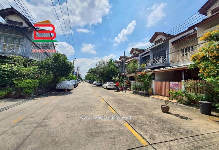 ทาวน์เฮาส์ หมู่บ้าน เอื้อประชา เนื้อที่ 21 ตรว. ถนนนวลจันทร์ เขตบึงกุ่ม กรุงเทพมหานคร 2